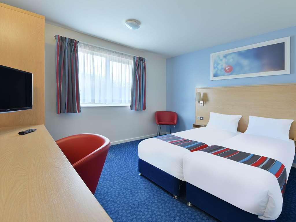 Travelodge Docks 2*